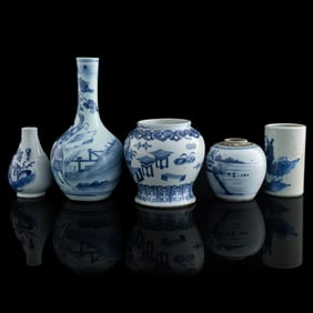 Five Chinese blue and white porcelain items, 18th/19th century