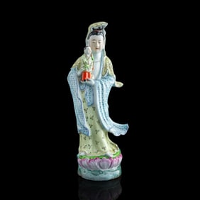 A Chinese famille rose Guanyin, Republic period