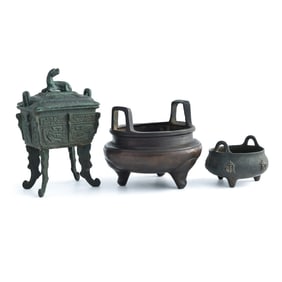 Three Chinese assorted bronze censers, 18th/19th century