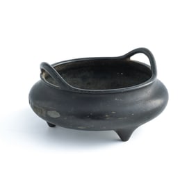 A Chinese bronze censer, late 18th/early 19th century