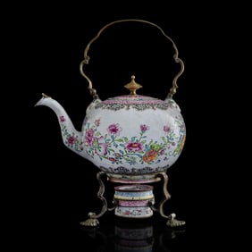A Chinese export painted enamel teapot and warmer, 18th century