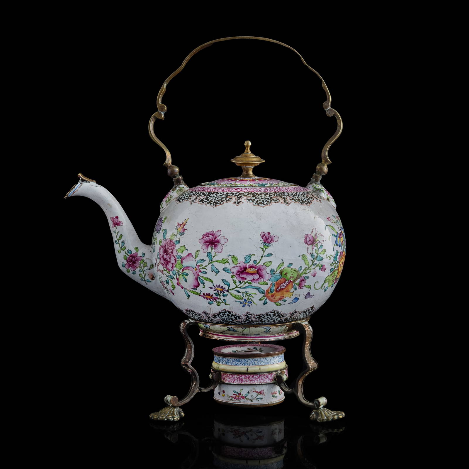 A Chinese export painted enamel teapot and warmer, 18th century