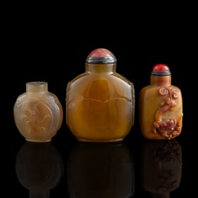 Three Chinese agate snuff bottles, 19th century