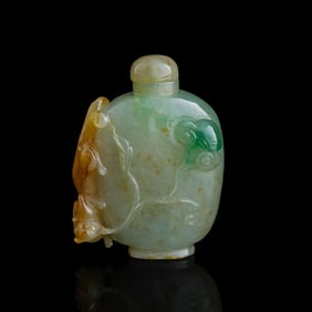 A Chinese jadeite snuff bottle, 19th century