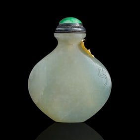 A Chinese carved jade snuff bottle, 18th century