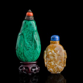 A Chinese carved malachite snuff bottle and an agate snuff bottle, 19th century
