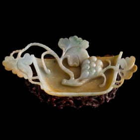 A Chinese jadeite 'grape' washer, 19th century