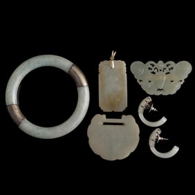 Six Chinese jade and jadeite accessories, 18th/19th century