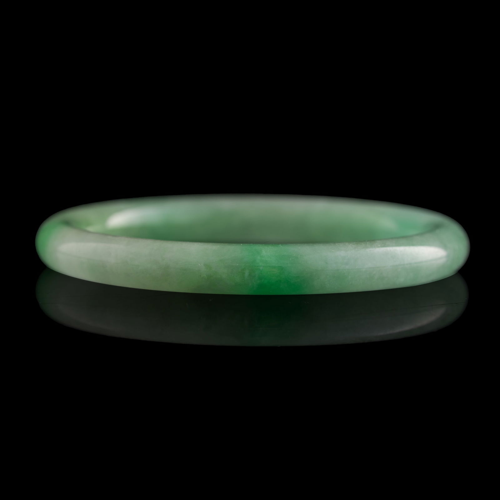 A Chinese jadeite bangle - 4