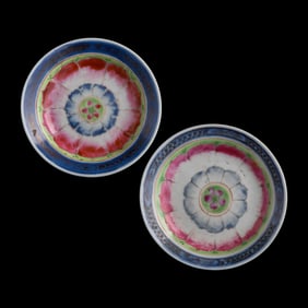 Two Chinese famille rose 'lotus-petal' dishes, 18th/19th century