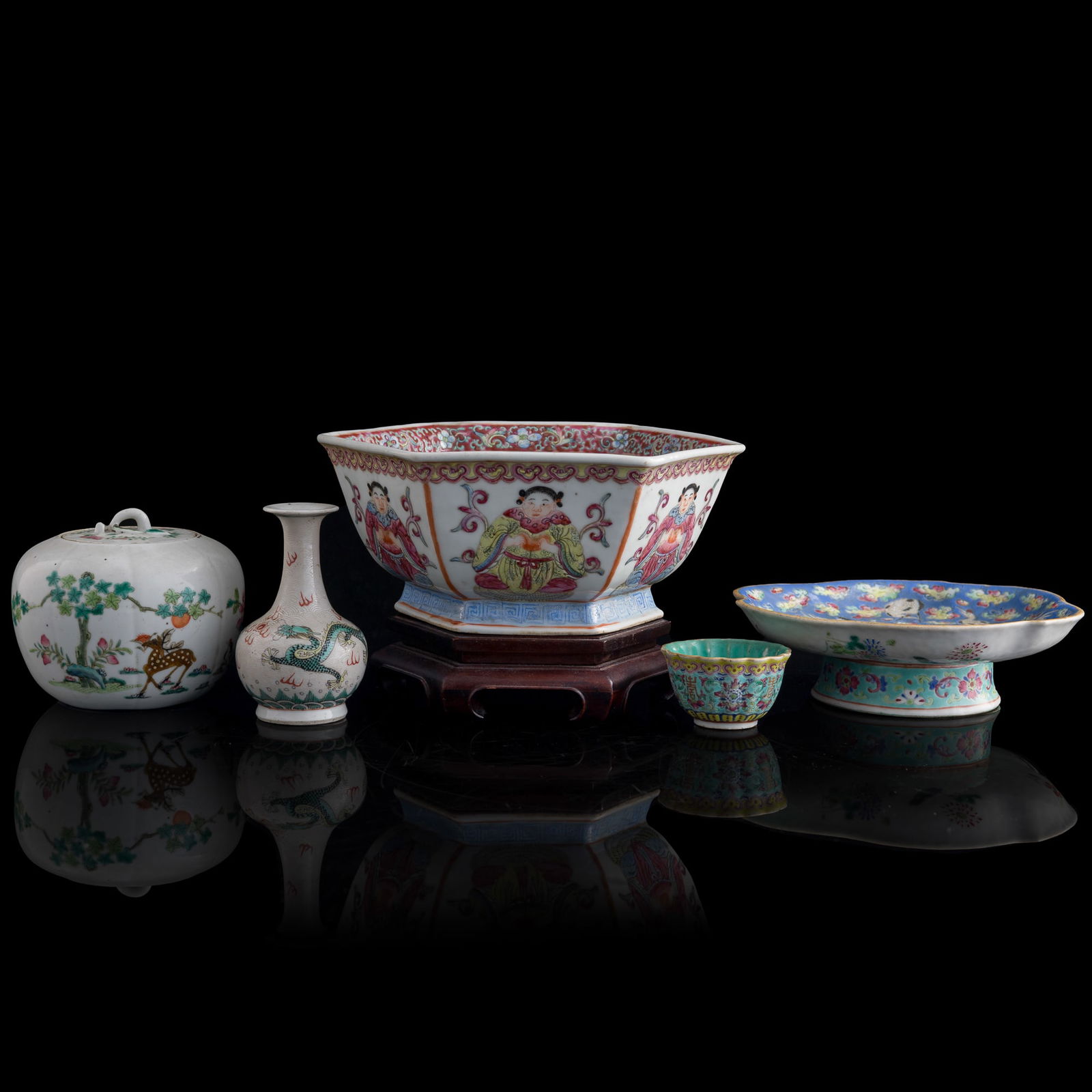 Five Chinese famille rose porcelain pieces, Qing dynasty (1 of 18)