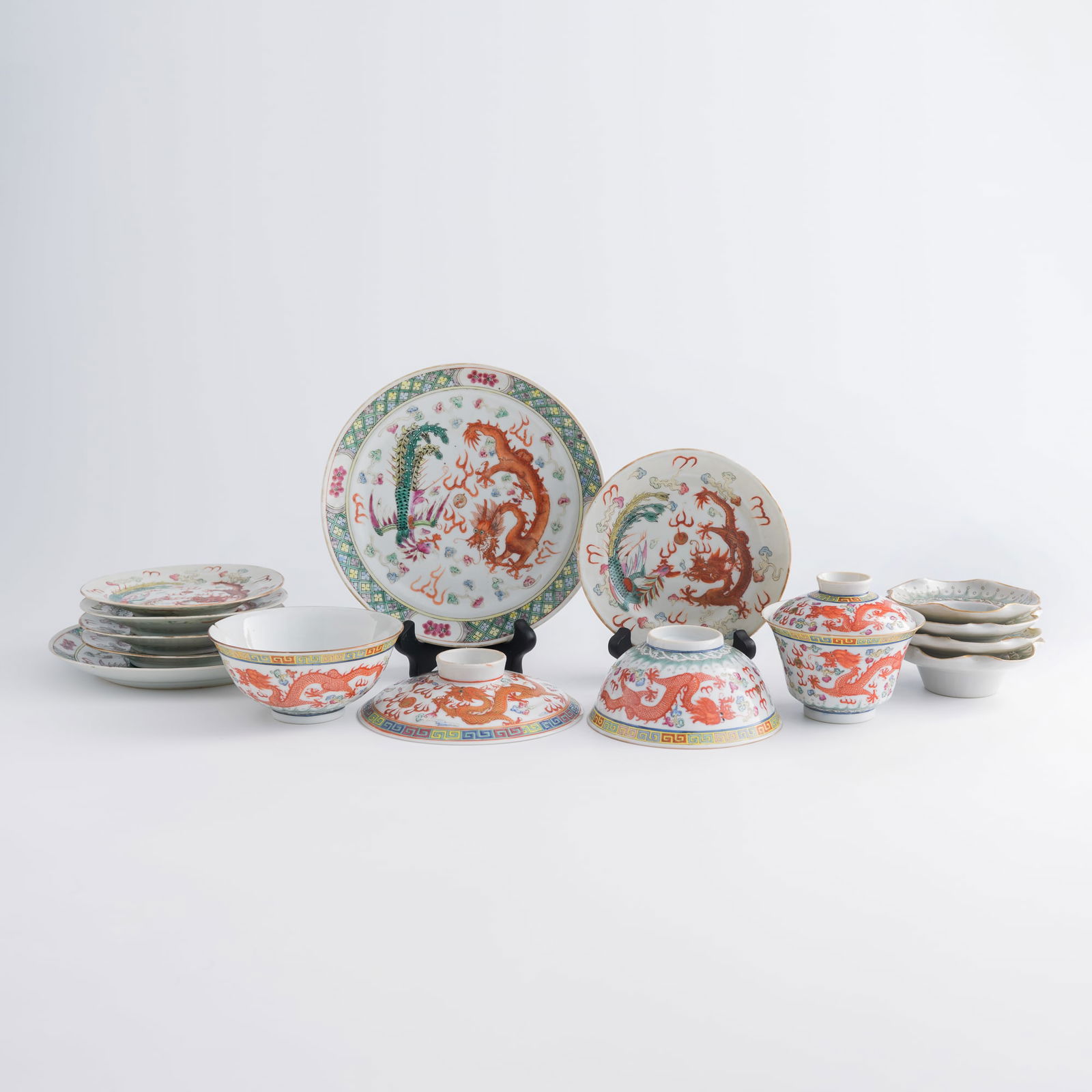 Fifteen Chinese famille rose porcelains, Qing dynasty/Republic period (1 of 13)