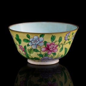 A Chinese painted enamel 'floral' bowl, 19th/early 20th century