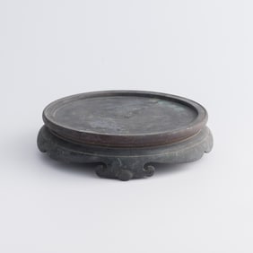 A Chinese bronze censer stand with ruyi-shaped feet, 18th century