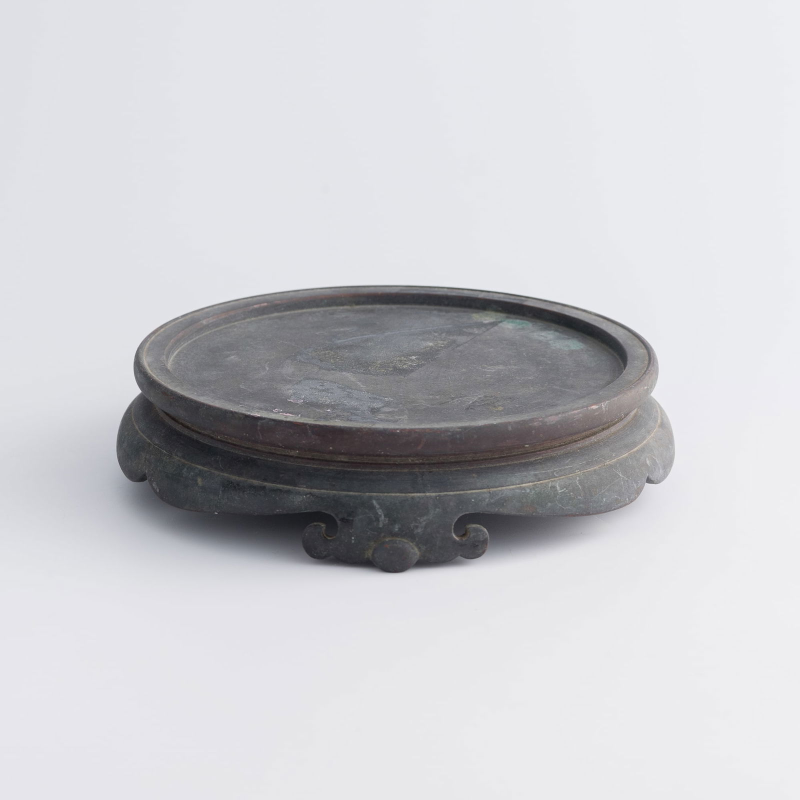 A Chinese bronze censer stand with ruyi-shaped feet, 18th century: A Chinese bronze censer stand with ruyi-shaped feet18th centuryH: 1 7/8, Dia: 8 1/8 in. (H: 4.8, Dia: 20.6 cm.)Weight: 1906 gPrivate collection, Southern California.Click here for high resolution