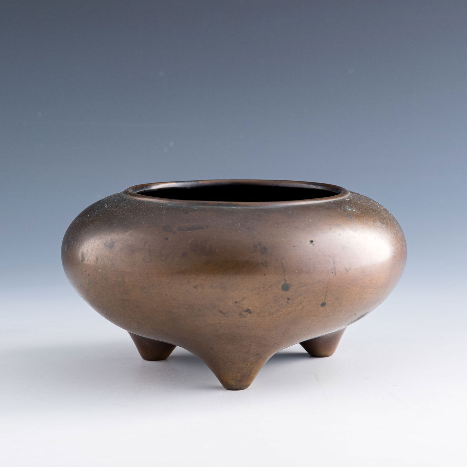 A Chinese bronze bowl-form tripod incense burner: A Chinese bronze bowl-form tripod incense burnerWith six-character mark to underside.H: 3 3/4, Dia: 6 5/8 in. (H: 9.5, Dia: 16.8 cm.)Weight: 1281 gPrivate estate, Los Angeles, California.Click here