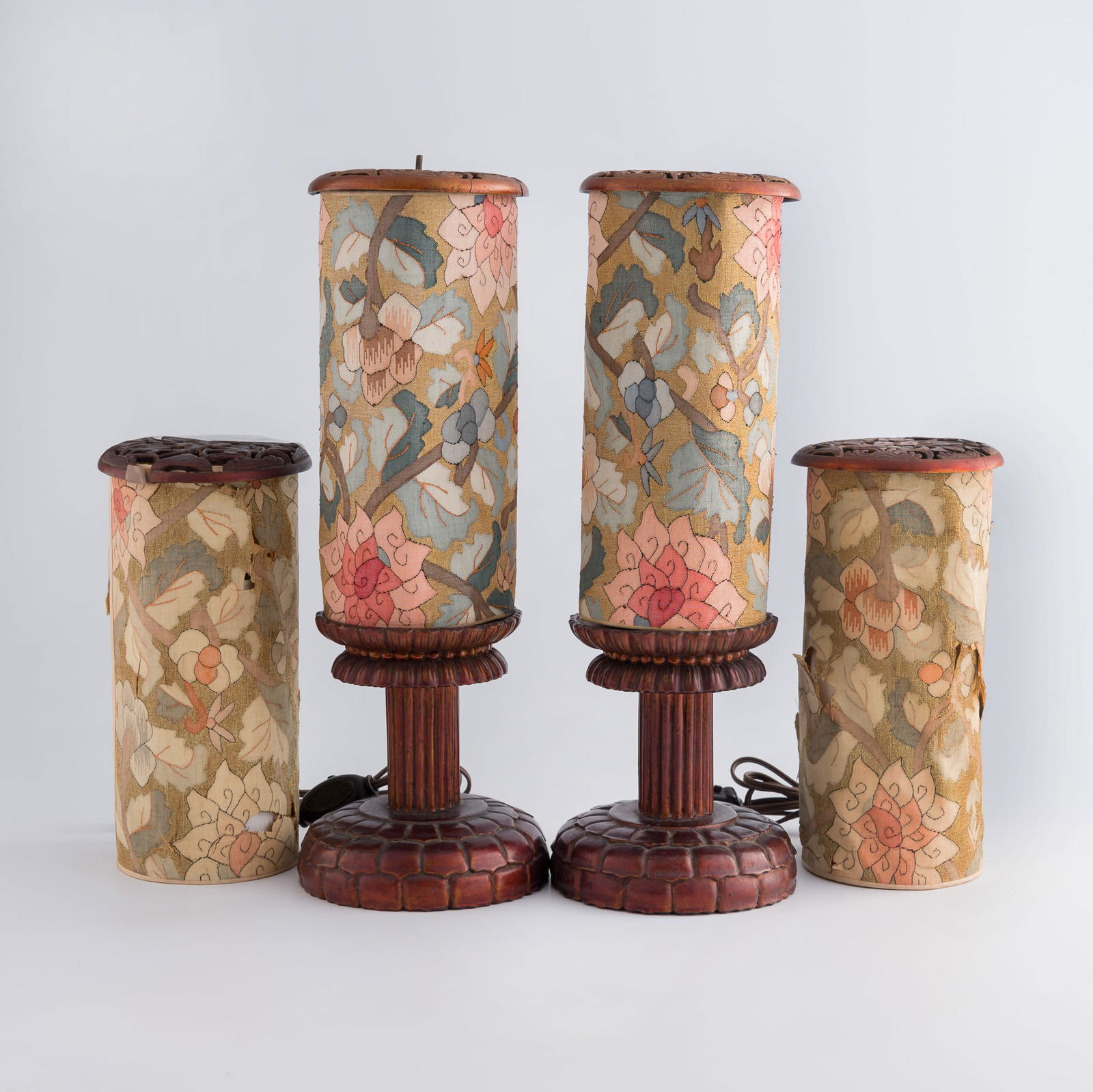 A pair of Chinese lamps with four kesi lampshades, Qing dynasty (1 of 8)