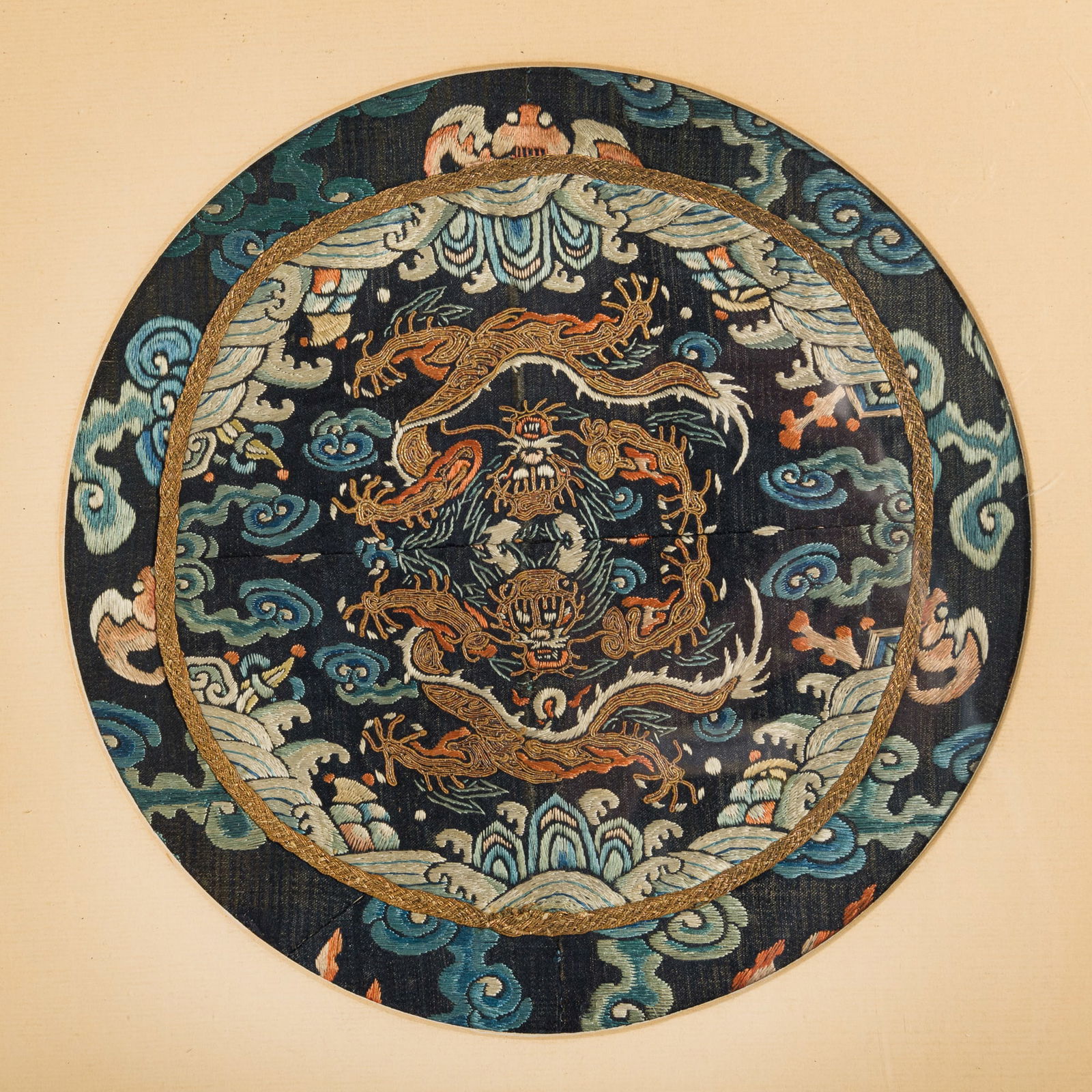 A Chinese 'dragon' roundel, 19th century - 2