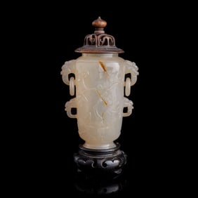 A Chinese carved agate 'floral' vase, 19th century