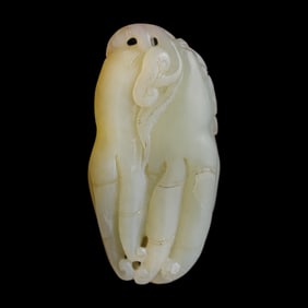 A Chinese archaistic jade Buddha's hand pendant