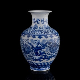 A Chinese blue and white 'kui phoenix' vase, Republic period