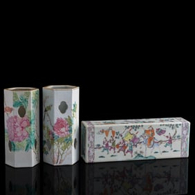 A pair of Chinese famille rose hat stands and a pillow, 19th century