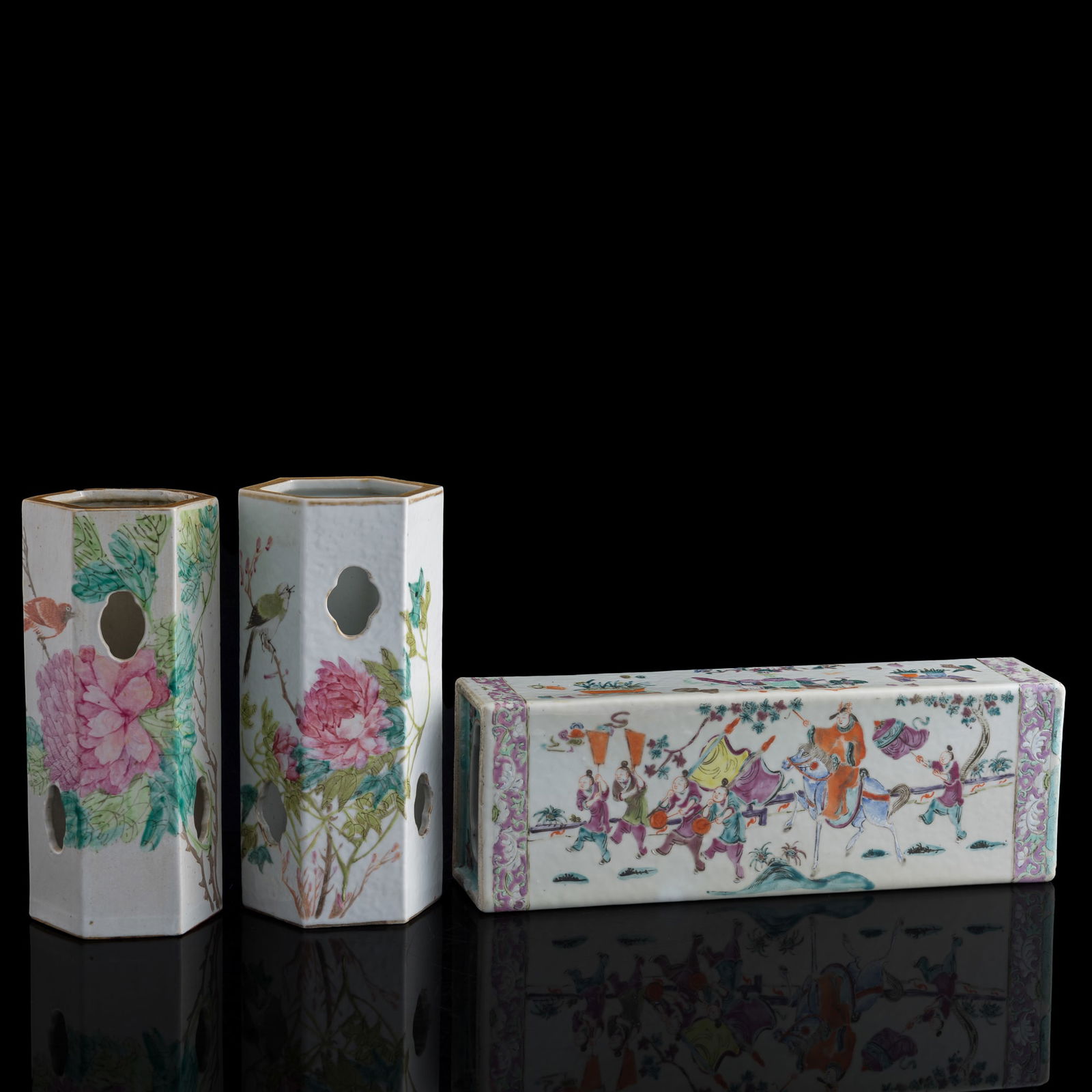 A pair of Chinese famille rose hat stands and a pillow, 19th century (1 of 10)