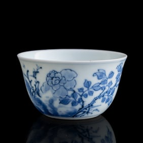 A Chinese blue and white 'floral' cup