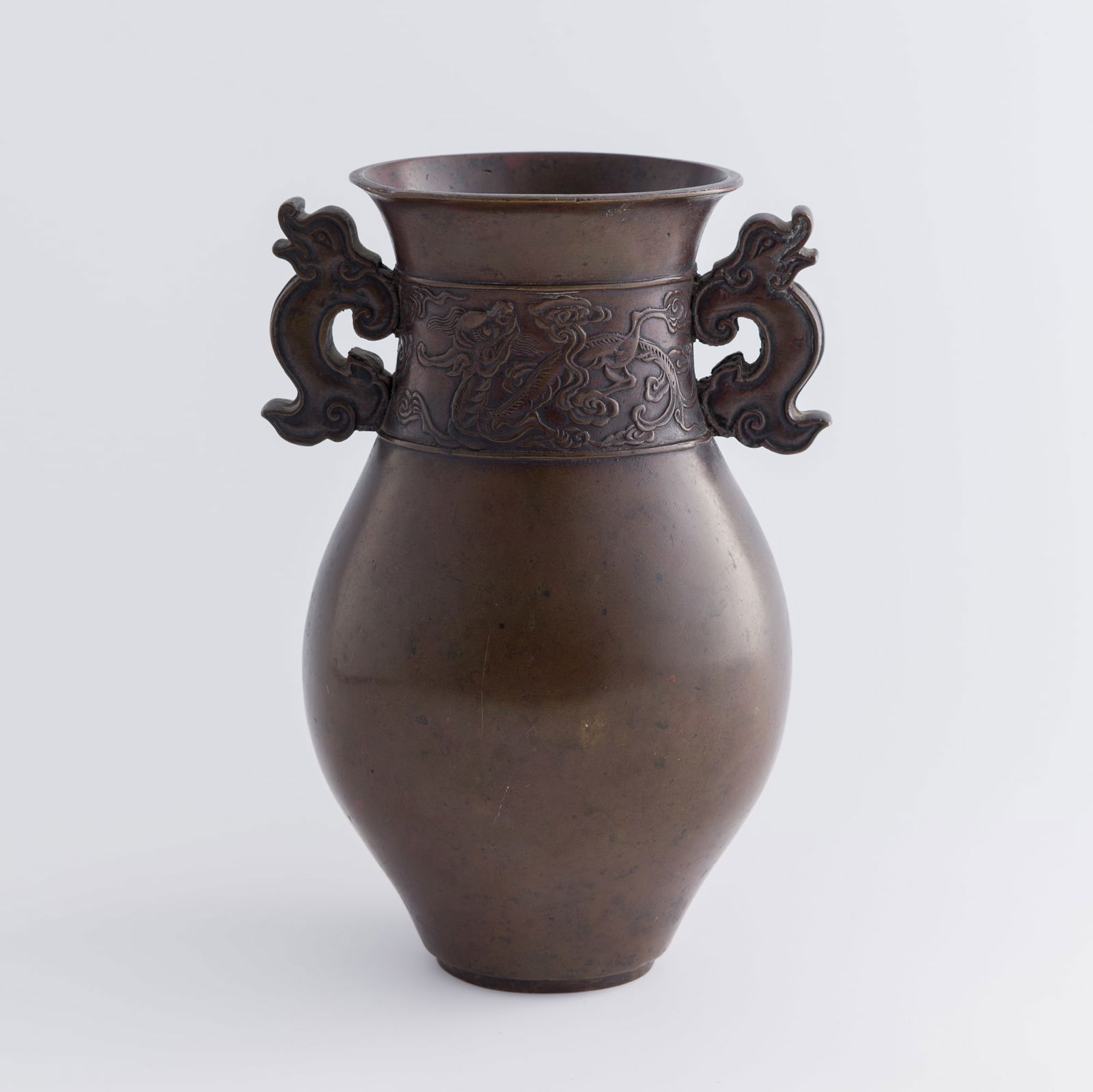 A Chinese bronze vase with double chilong handles, 19th century (1 of 10)