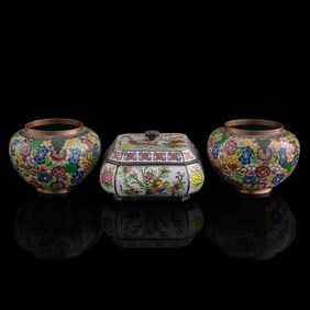 Two Chinese cloisonne water coupes and a box, Republic period or later