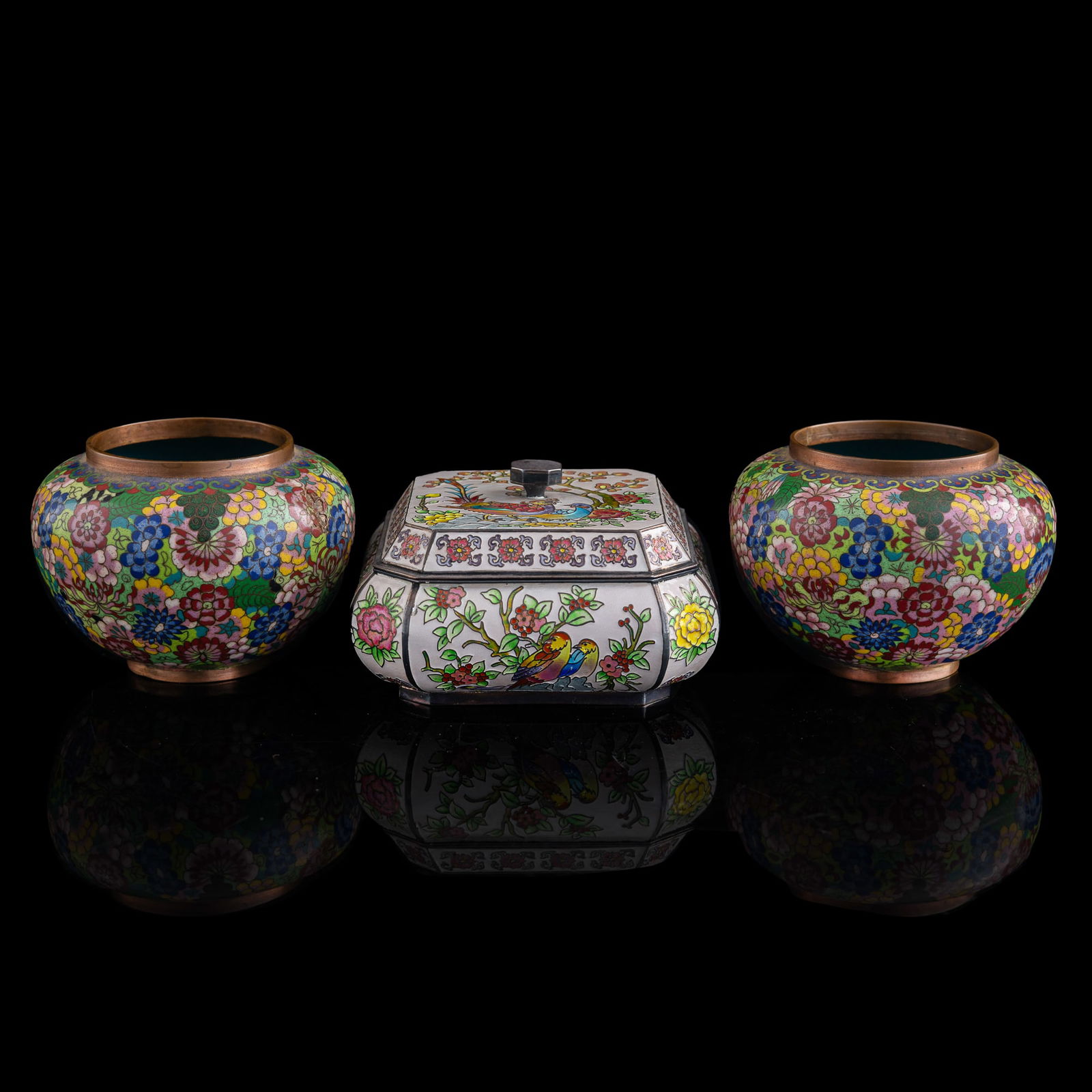 Two Chinese cloisonne water coupes and a box, Republic period or later (1 of 10)