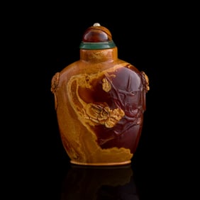 A Chinese carved amber snuff bottle, 18th century
