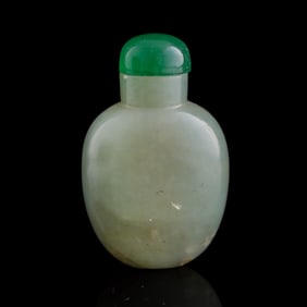 A Chinese jade snuff bottle, 19th century