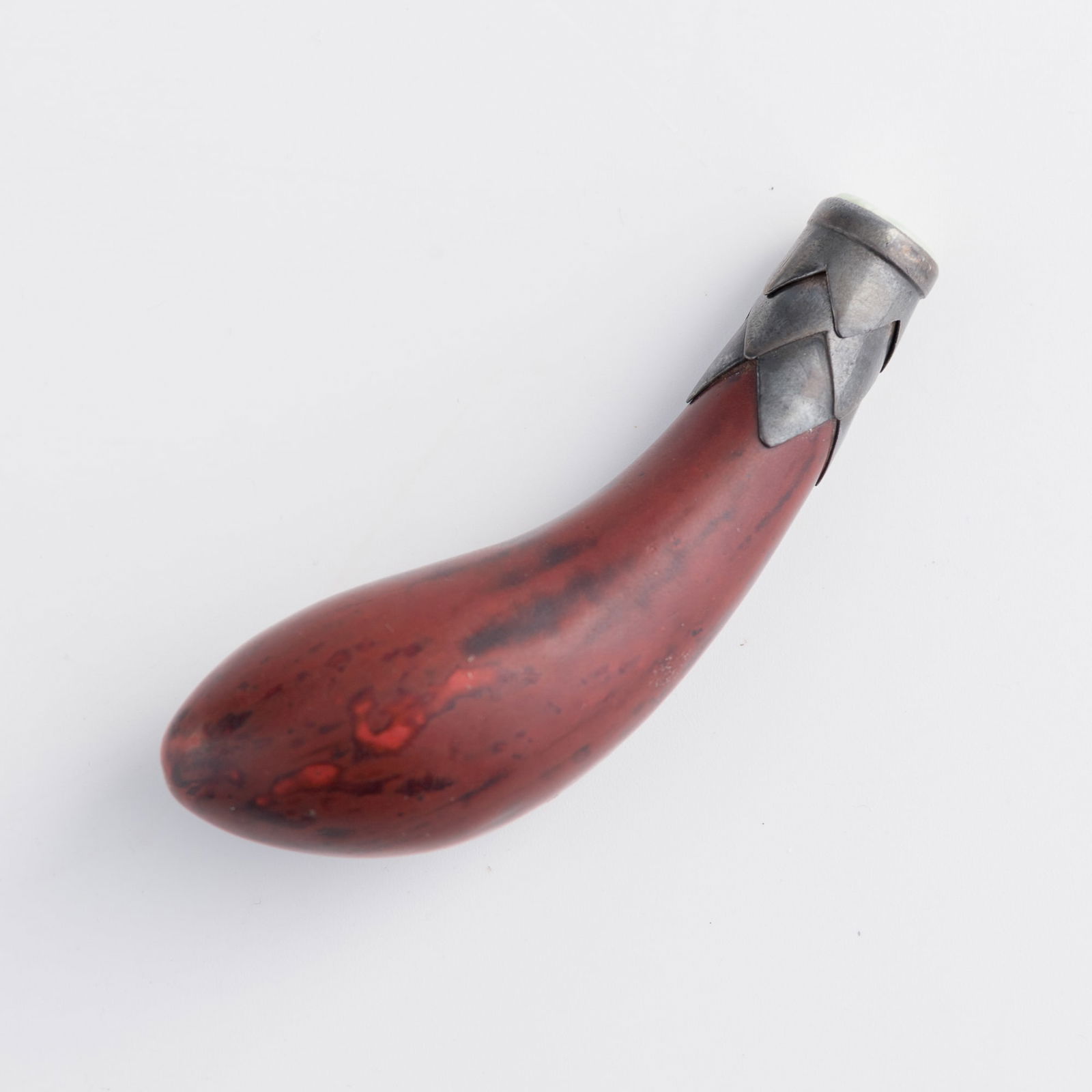 A Chinese carved nutshell snuff bottle, 19th century (1 of 8)