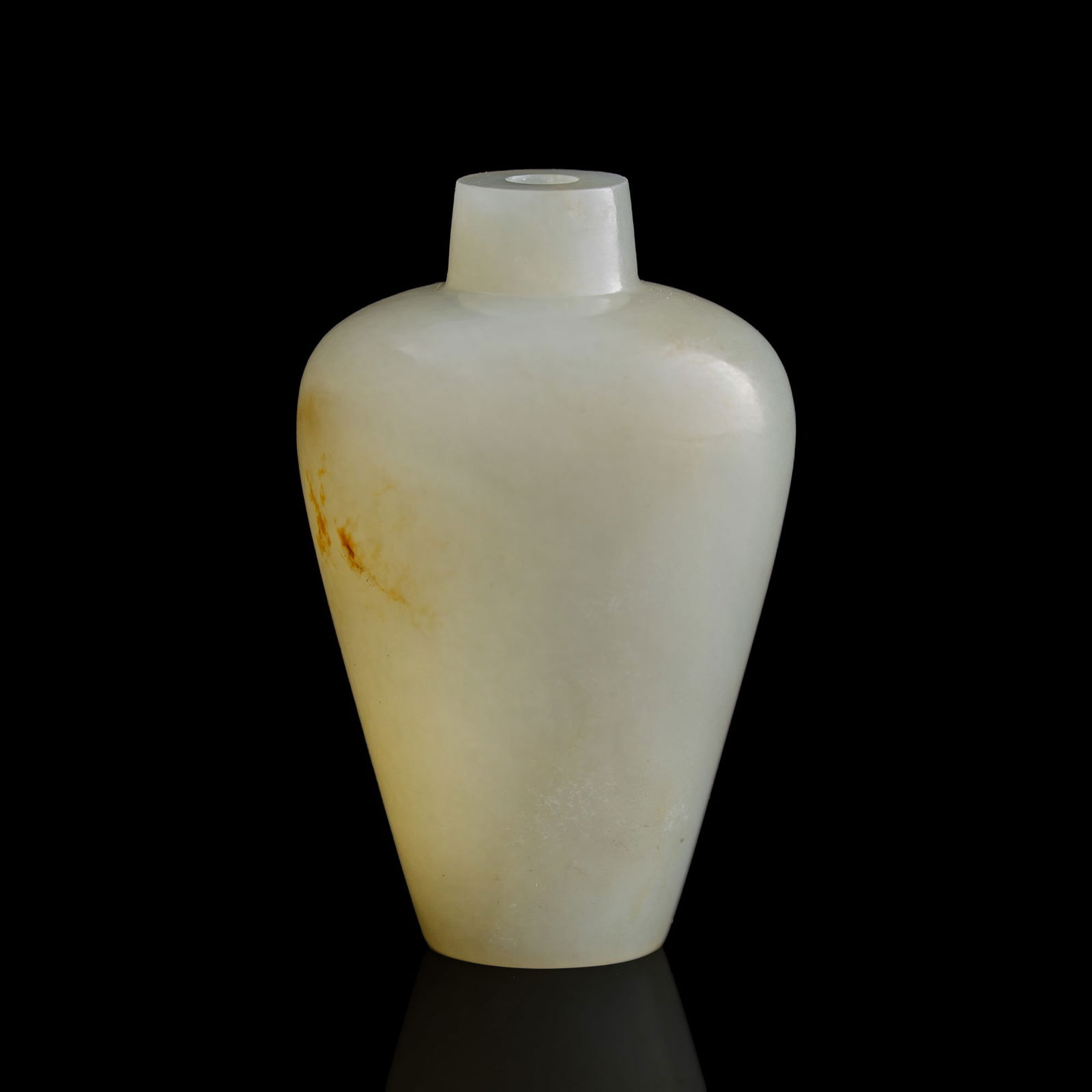 A Chinese jade snuff bottle, 18th century (1 of 6)