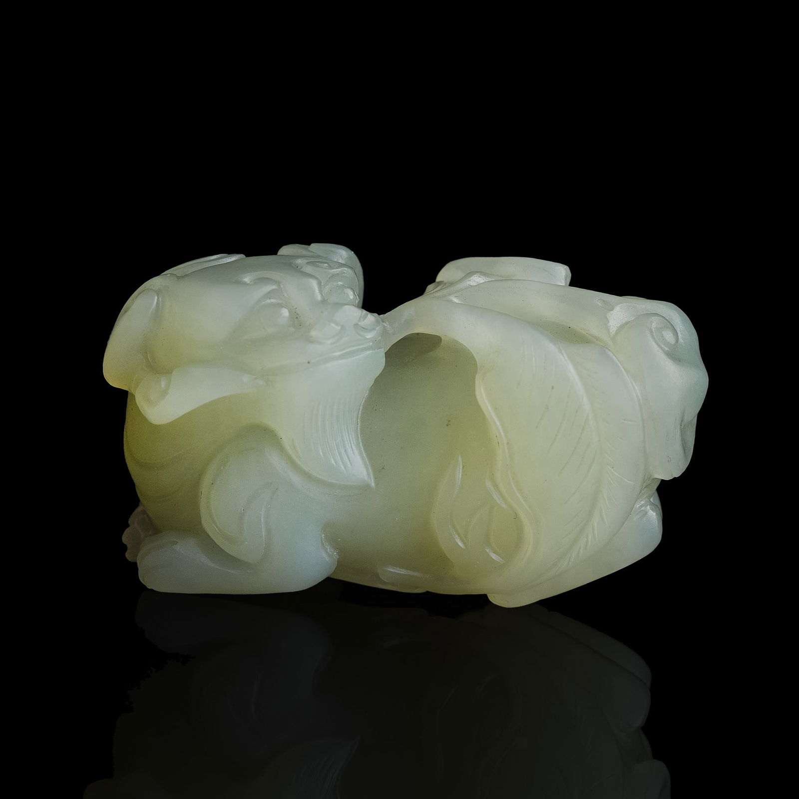 A Chinese jade pendant of a beast, 18th century (1 of 6)