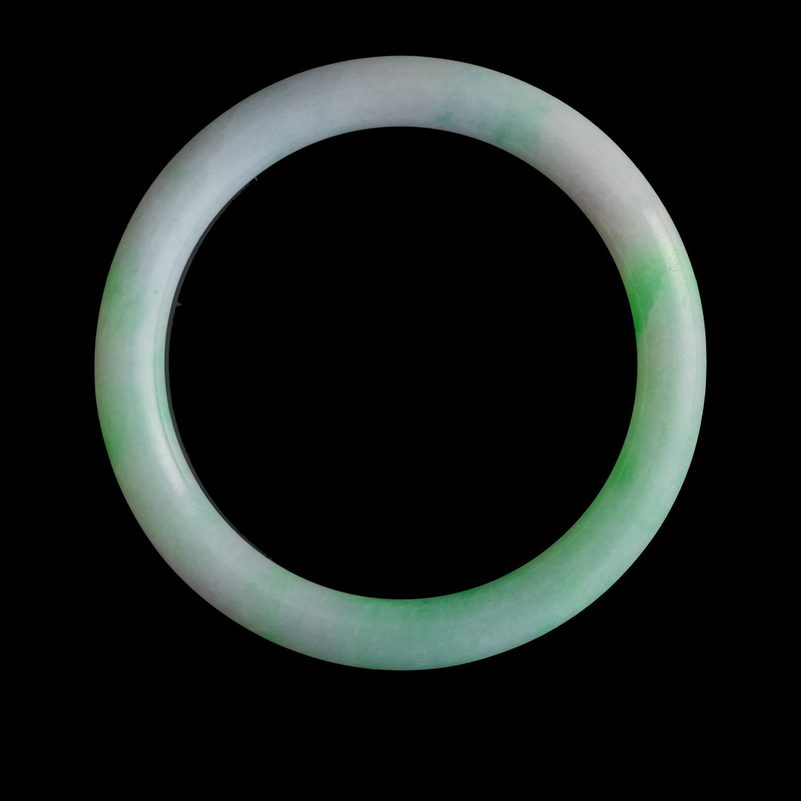 A Chinese jadeite bangle, Qing dynasty - 2