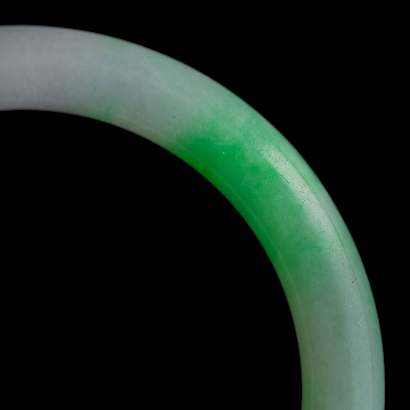 A Chinese jadeite bangle, Qing dynasty - 6