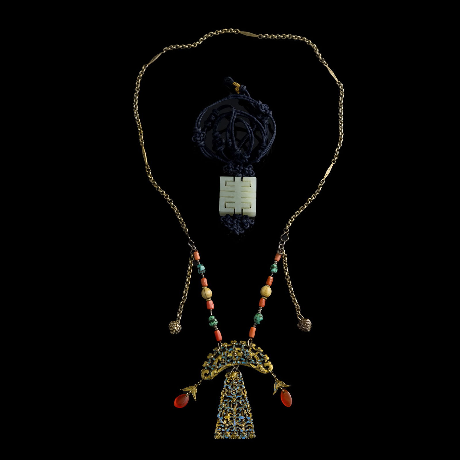 A Chinese white jade pendant and a kingfisher feather necklace, Qing dynasty (1 of 8)