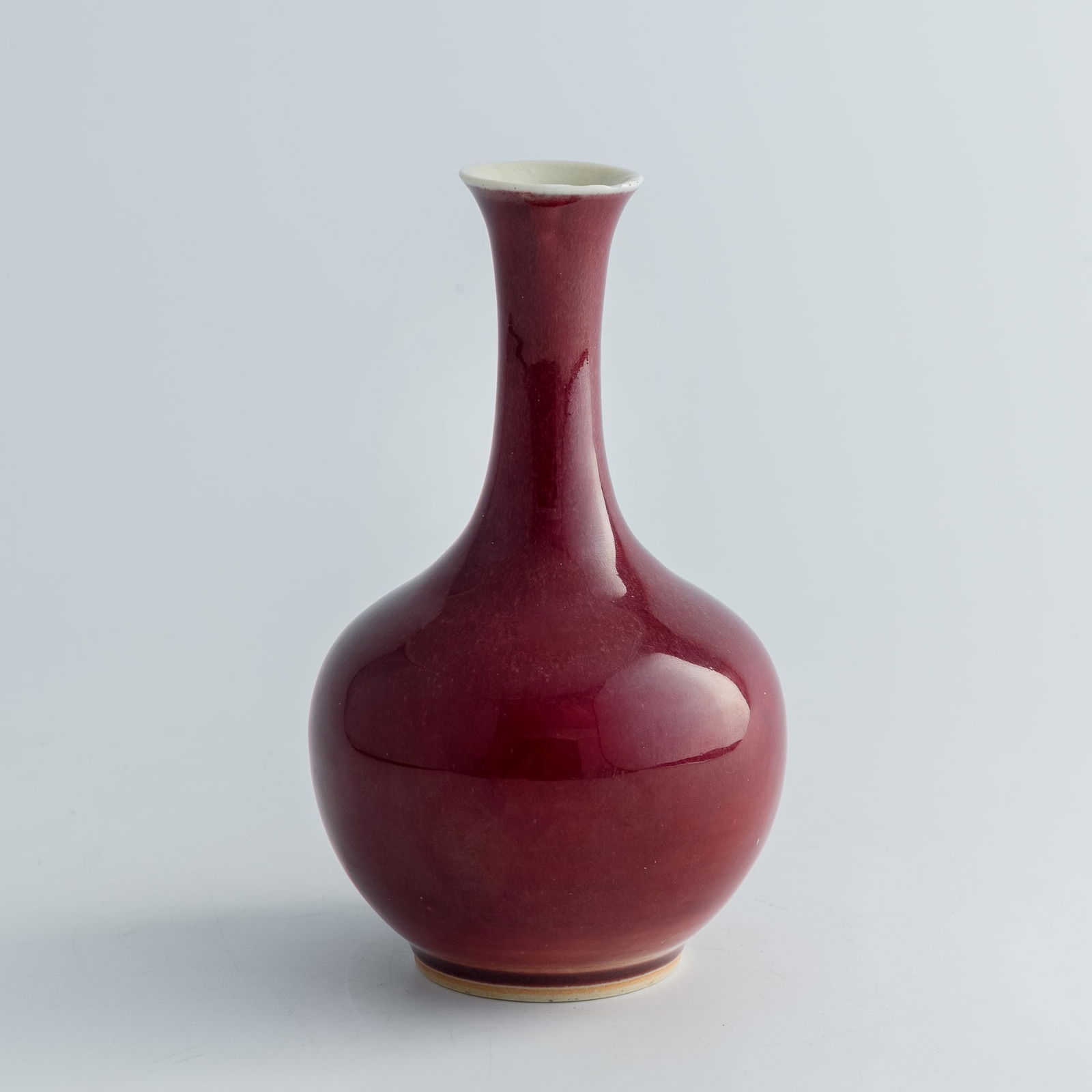 A Chinese red-glazed vase, 19th century (1 of 8)