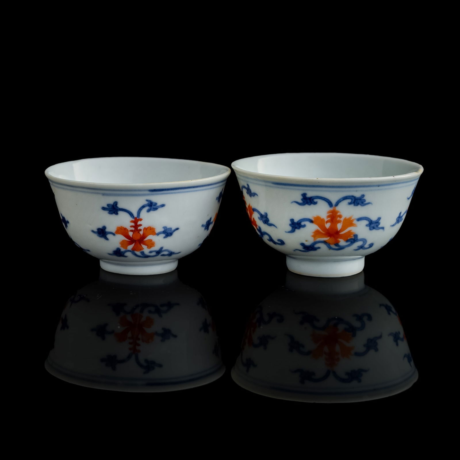 Two Chinese blue and iron red tea bowls, Daoguang period, Qing dynasty (1 of 10)