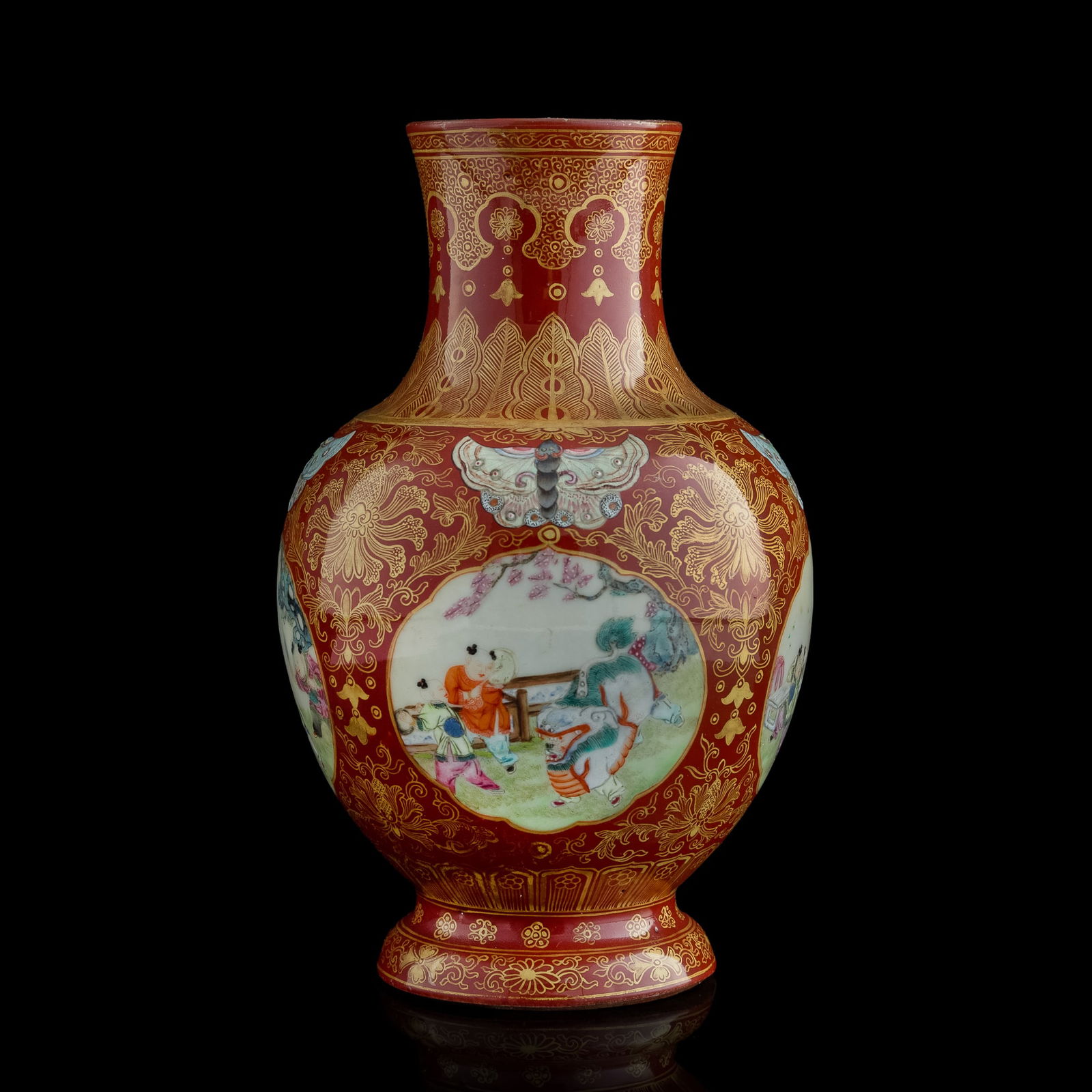 A Chinese gilt-decorated coral-ground zun vase, late 18th century (1 of 9)