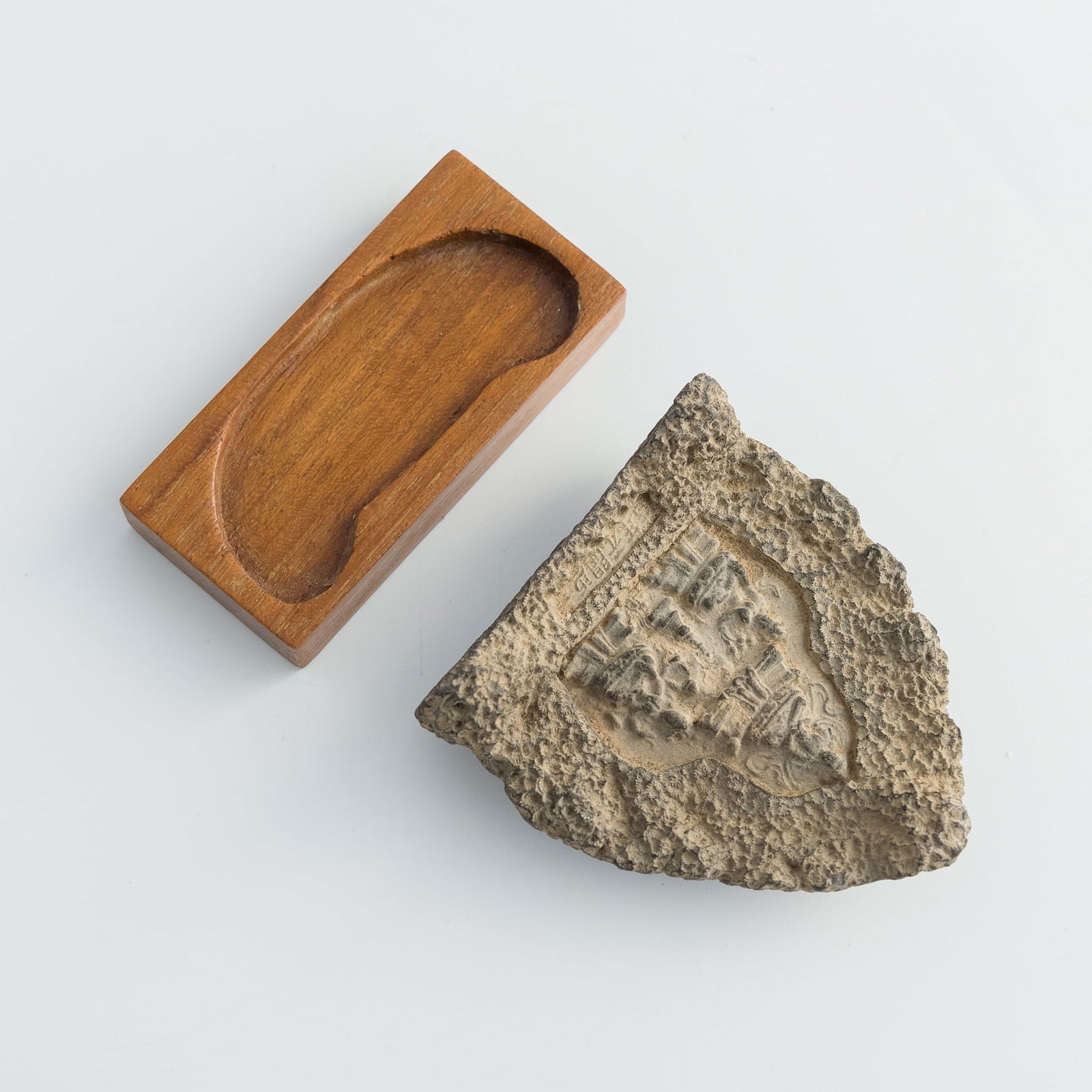 A pottery Buddhist shrine - 7