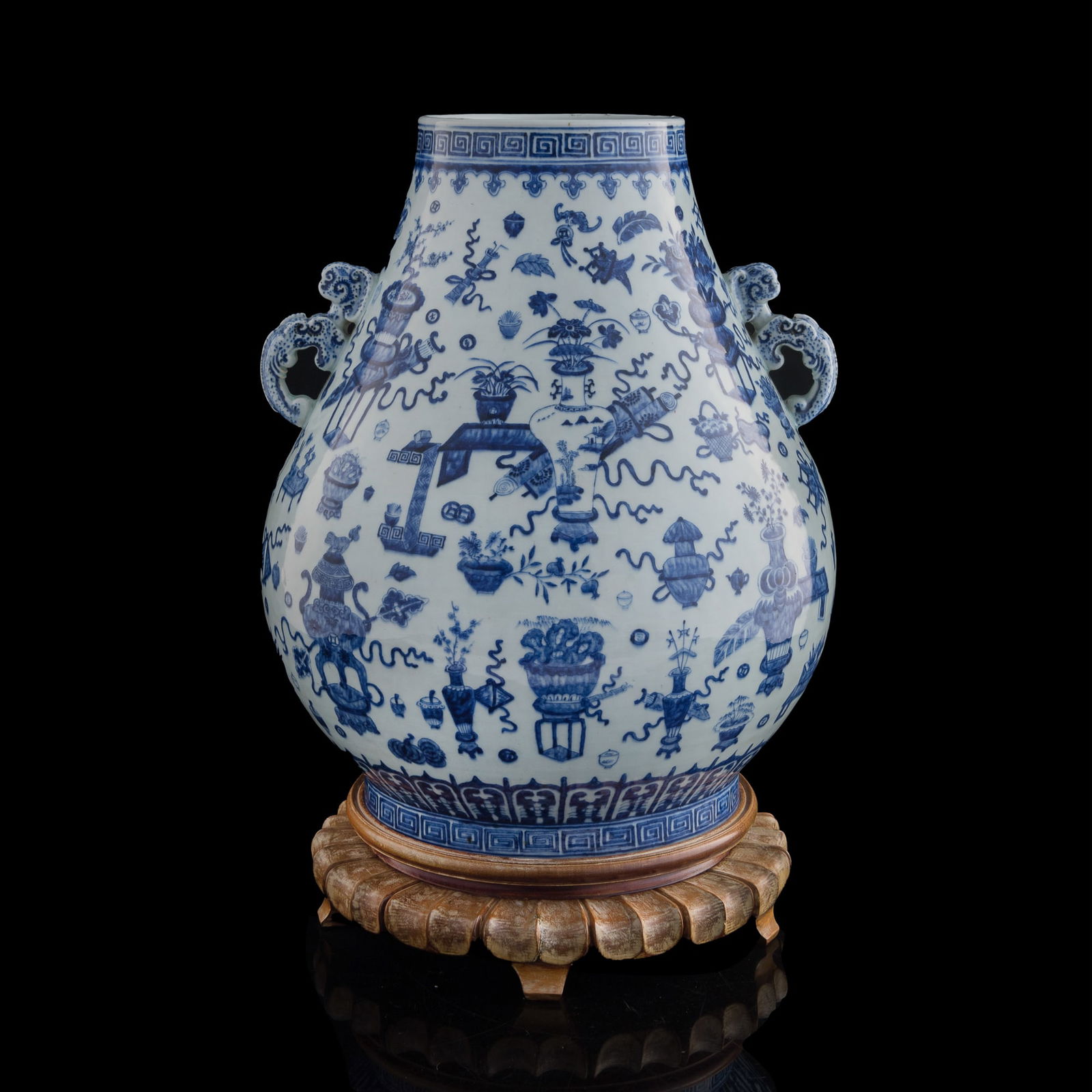 A Chinese blue and white 'hundred antiques' deer-handled vase, 19th century (1 of 10)