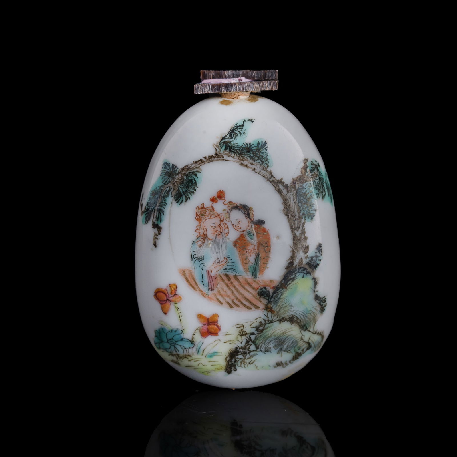 A Chinese famille rose 'figural' snuff bottle, Daoguang period, Qing dynasty (1 of 9)