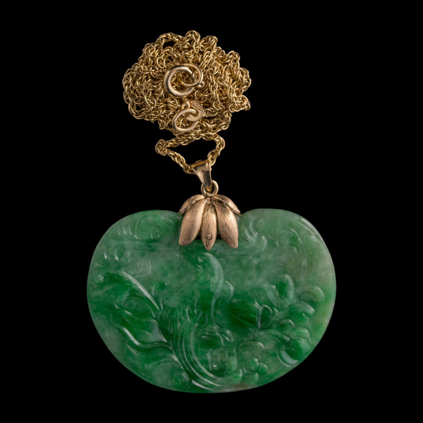 A Chinese necklace with ruyi-head-form jadeite pendant, Qing dynasty: A Chinese necklace with ruyi-head-form jadeite pendant Qing dynasty With two "585" marks to the clasp. L: 11 in. (27.9 cm.) Pendant: H: 1 1/4, W: 1 3/4, D: 1/8 in. (H: 3.2, W: 4.4, D: 0.3 cm.) From Mr