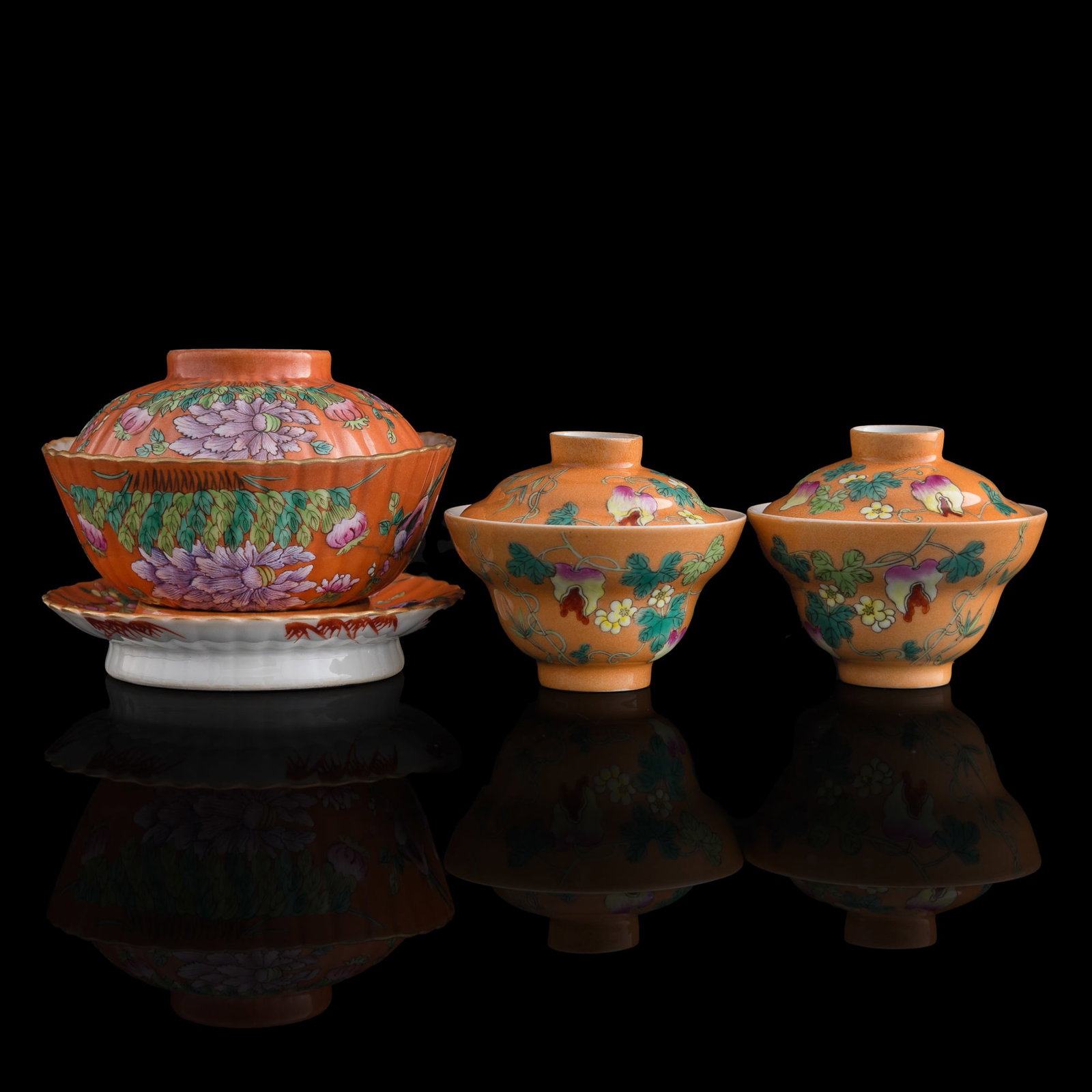 Two Chinese famille rose 'floral' lidded cups and a lidded bowl, late 19th century (1 of 12)