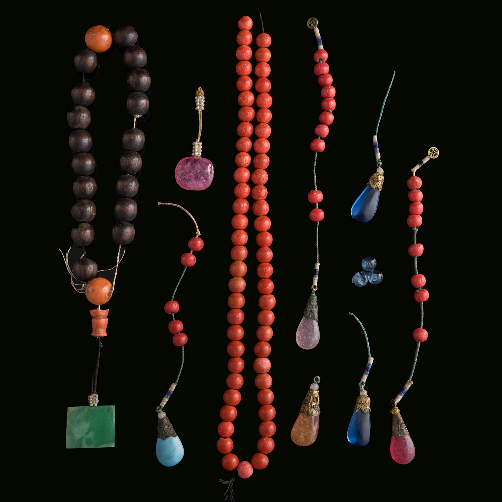 A collection of imitation-coral beads and agarwood (possibly) beads, Qing dynasty (1 of 8)