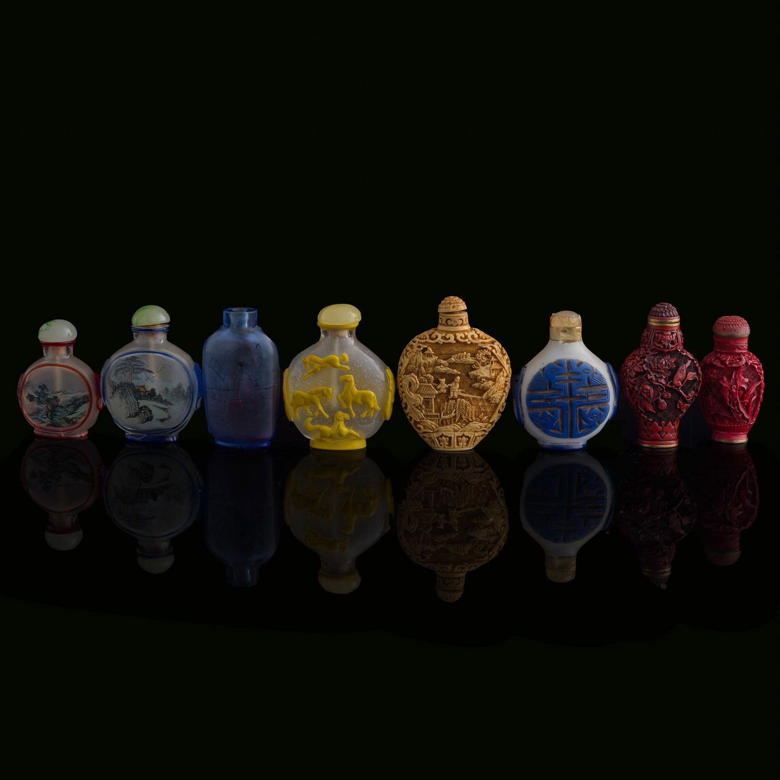 Eight assorted Chinese snuff bottles, Republic period or later (1 of 10)