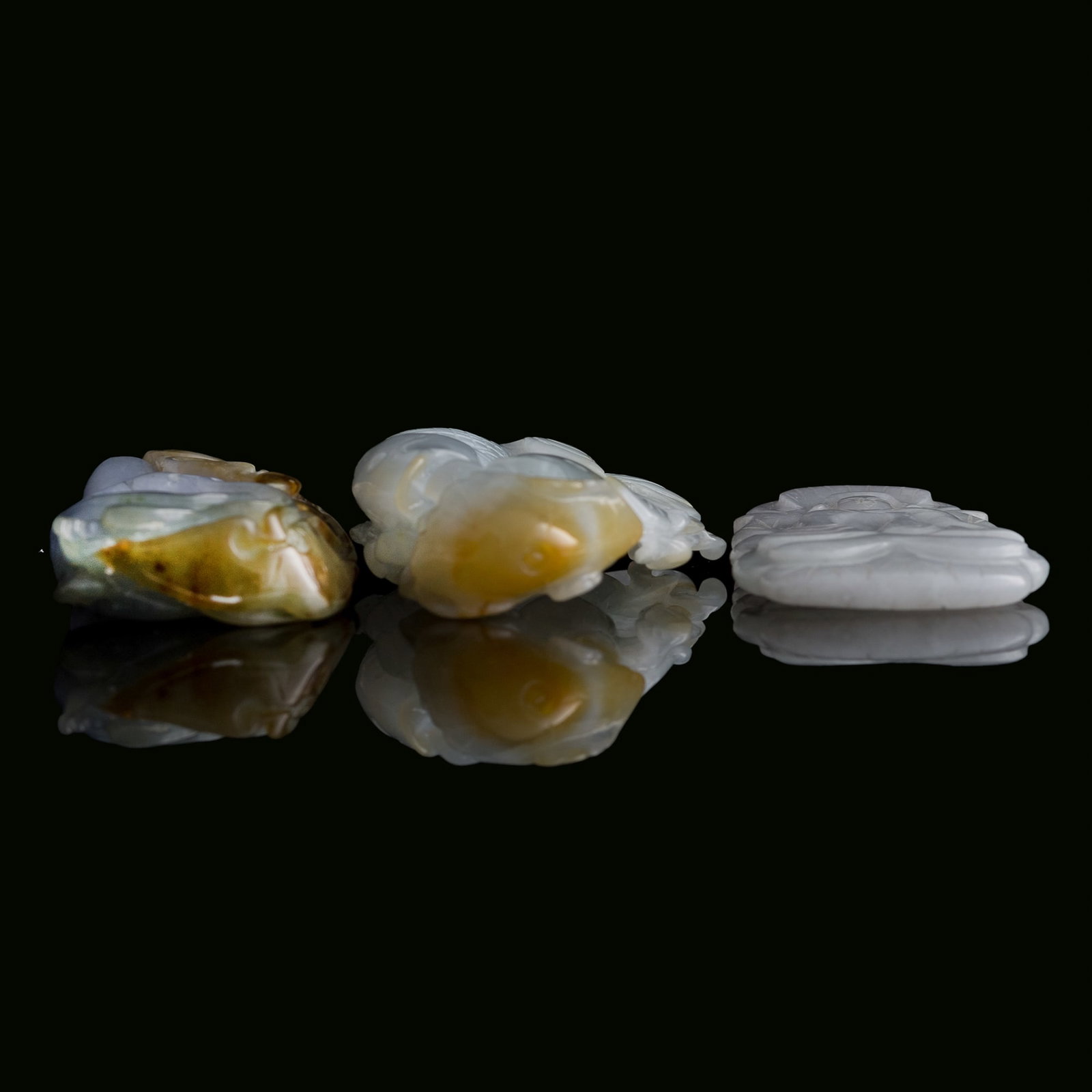 Three assorted Chinese jadeite pendants - 3